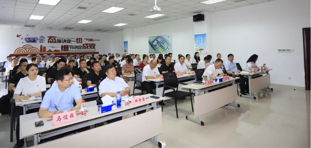 花花牛乳業(yè)集團(tuán)開(kāi)展“合規(guī)體系構(gòu)建框架”專題培訓(xùn) 花花牛乳業(yè)集團(tuán)開(kāi)展“合規(guī)體系構(gòu)建框架”專題培訓(xùn)