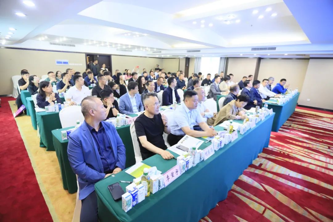 河南省2024國(guó)家“學(xué)生飲用奶計(jì)劃”推廣工作推進(jìn)會(huì)在鄭州成功舉辦！