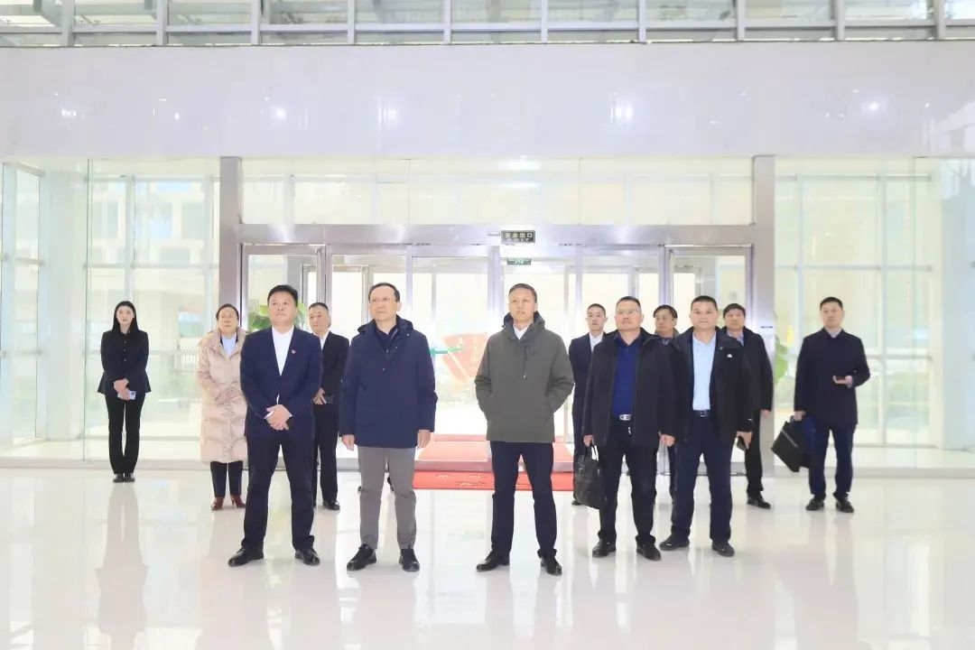 省政府國資委黨委書記、主任李濤一行到花花牛乳業(yè)集團調(diào)研