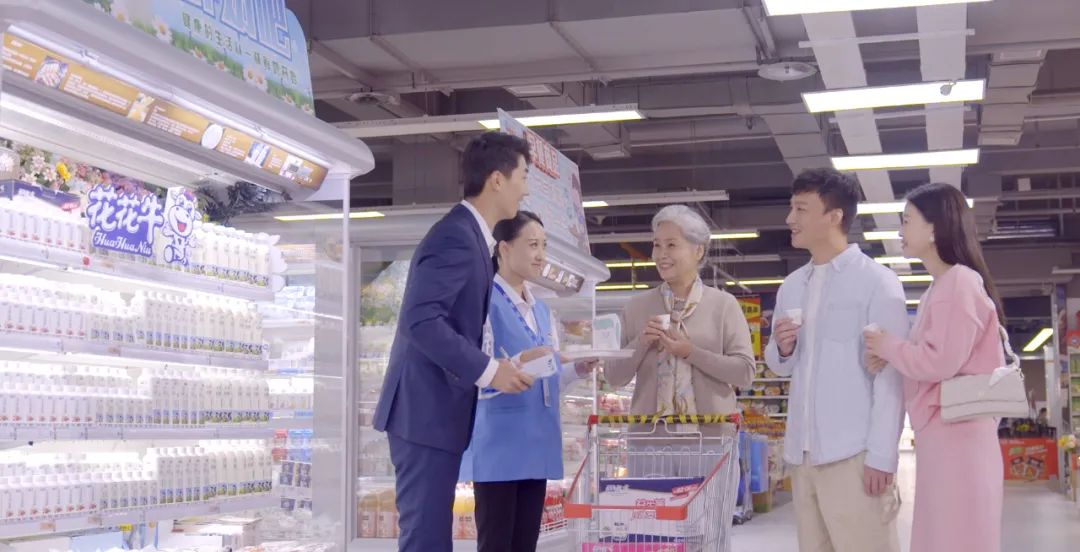 點(diǎn)贊！河南日?qǐng)?bào)要聞02版——報(bào)道花花牛乳業(yè)集團(tuán)鄭州分公司乳制品生產(chǎn)場(chǎng)景，彰顯花花牛乳業(yè)集團(tuán)發(fā)展新活力