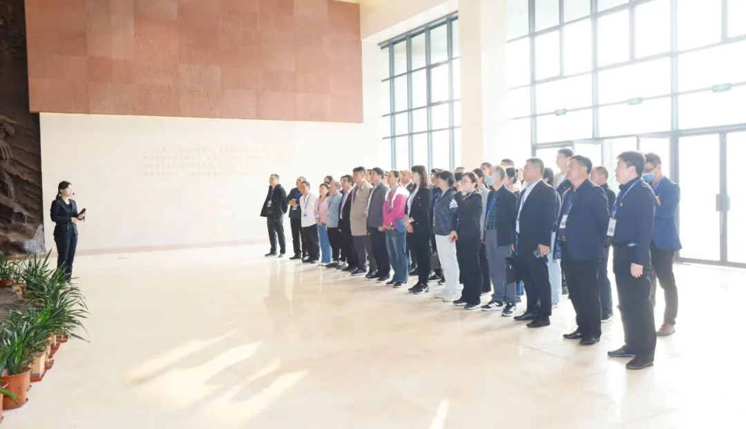 傳承紅色基因·踐行初心使命 | 花花牛乳業(yè)集團黨務干部赴河南大別山干部學院開展綜合素質提升教育培訓 傳承紅色基因·踐行初心使命 | 花花牛乳業(yè)集團黨務干部赴河南大別山干部學院開展綜合素質提升教育培訓