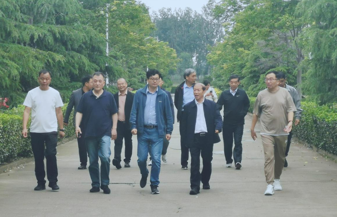 花花牛丨河南農(nóng)業(yè)大學(xué)黨委副書記、校長(zhǎng)介曉磊一行蒞臨花花牛河南瑞亞參觀調(diào)研
