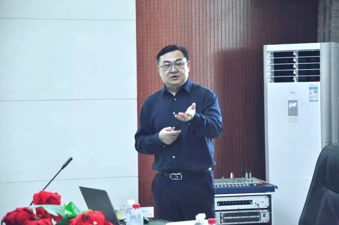 花花牛丨國(guó)家奶牛產(chǎn)業(yè)技術(shù)體系首席科學(xué)家、中國(guó)農(nóng)業(yè)大學(xué)教授李勝利一行蒞臨花花牛魯山瑞亞參觀調(diào)研