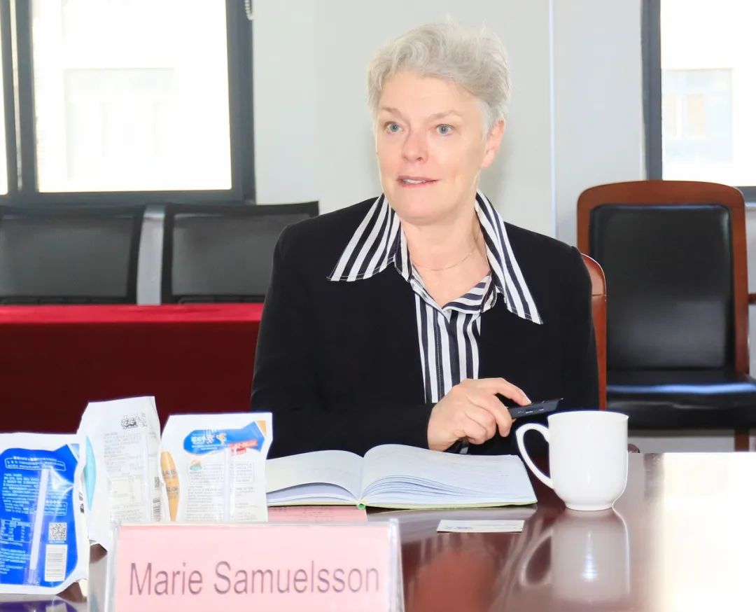 深化合作交流 互信共贏發(fā)展丨瑞典愛(ài)克林公司首席執(zhí)行官 Ms.Marie Samuelsson 一行蒞臨花花牛乳業(yè)集團(tuán)參觀座談 深化合作交流 互信共贏發(fā)展丨瑞典愛(ài)克林公司首席執(zhí)行官 Ms.Marie Samuelsson 一行蒞臨花花牛乳業(yè)集團(tuán)參觀座談