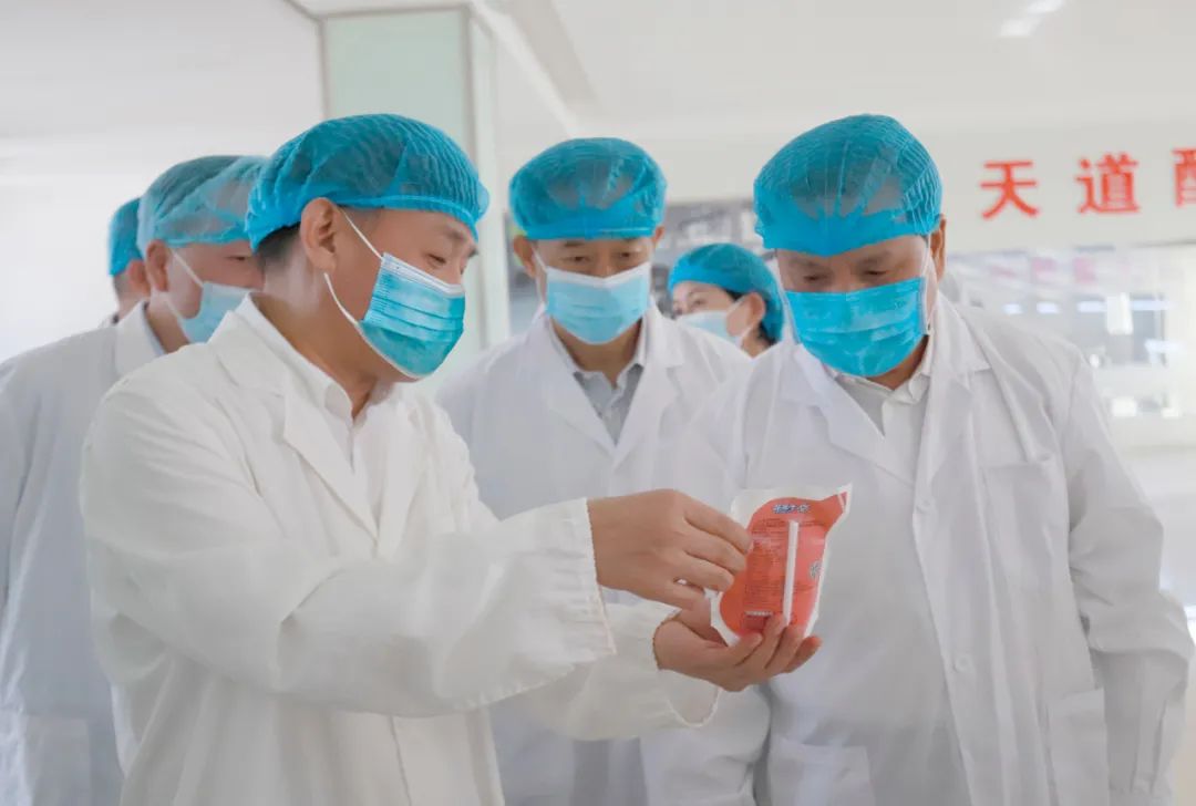 快訊丨河南省人民政府副省長武國定蒞臨花花牛乳業(yè)集團瑞亞牧業(yè)調(diào)研奶源基地建設(shè)情況 快訊丨河南省人民政府副省長武國定蒞臨花花牛乳業(yè)集團瑞亞牧業(yè)調(diào)研奶源基地建設(shè)情況