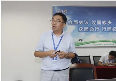 繼往開來 · 再創(chuàng)輝煌 | 花花牛乳業(yè)集團(tuán)召開9月營銷、養(yǎng)殖及飼料月度經(jīng)營工作會議