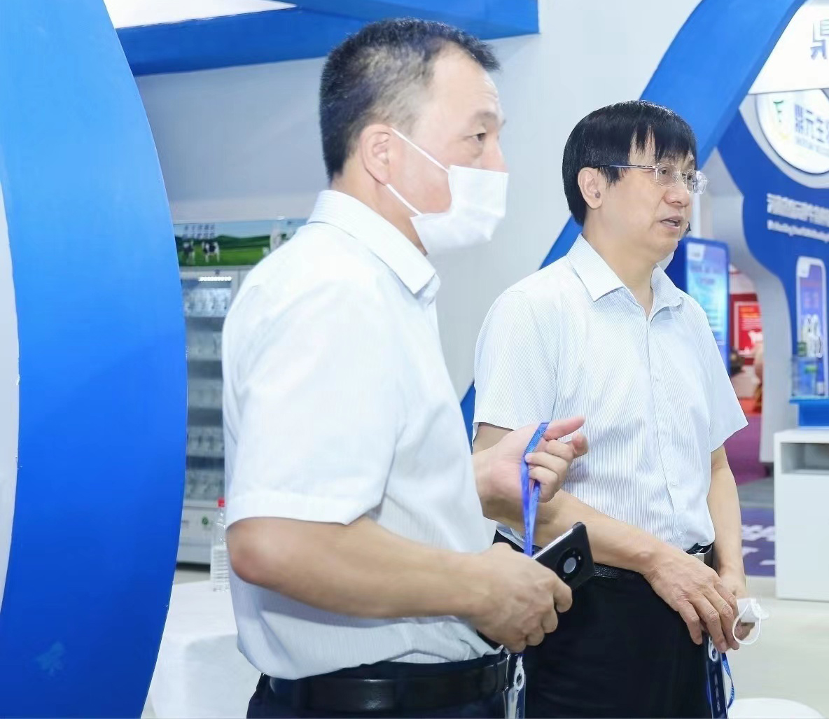 花花牛 | 第34屆中原畜牧業(yè)交易博覽會(huì)開(kāi)幕河南省人民政府副省長(zhǎng)武國(guó)定蒞臨花花牛展臺(tái)參觀 花花牛 | 第34屆中原畜牧業(yè)交易博覽會(huì)開(kāi)幕河南省人民政府副省長(zhǎng)武國(guó)定蒞臨花花牛展臺(tái)參觀