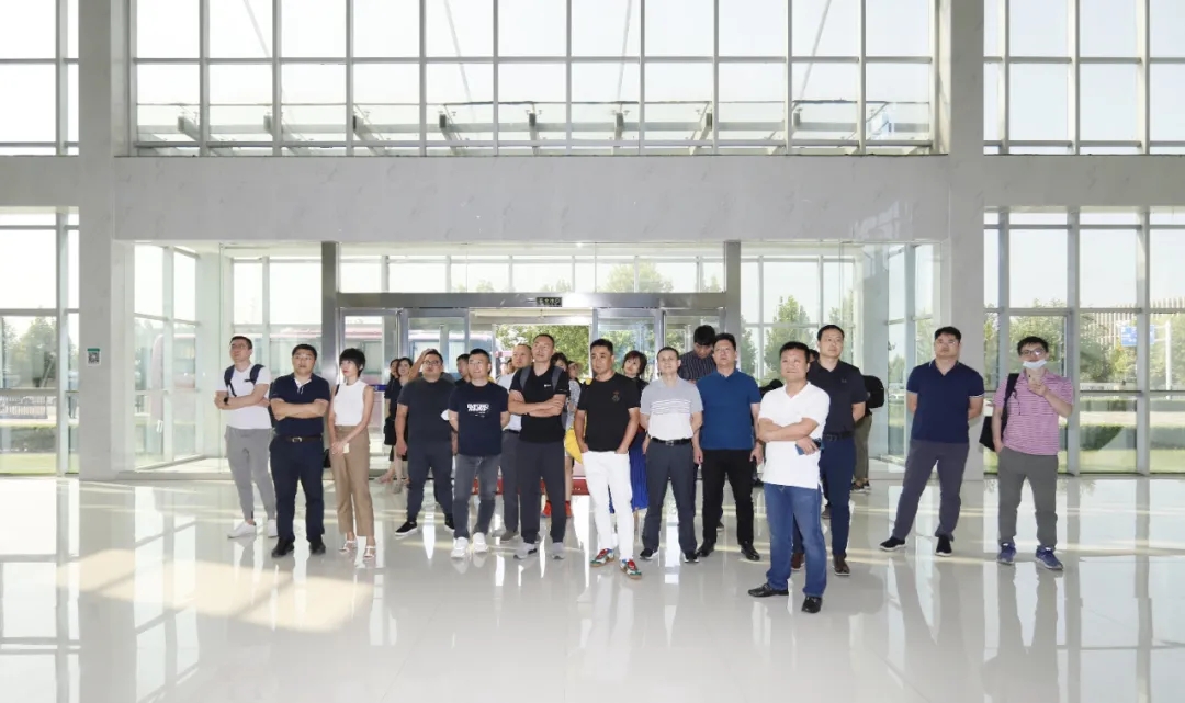 快訊 | 長江商學院智能制造學會走進花花牛乳業(yè)集團 快訊 | 長江商學院智能制造學會走進花花牛乳業(yè)集團