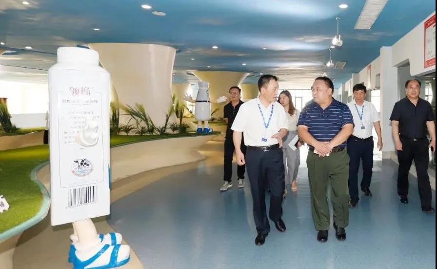 快訊 | 河南省人民政府食品安全委員會辦公室第三批食品安全示范區(qū)驗收組領(lǐng)導蒞臨花花牛乳業(yè)集團驗收食品安全示范區(qū)建設情況 快訊 | 河南省人民政府食品安全委員會辦公室第三批食品安全示范區(qū)驗收組領(lǐng)導蒞臨花花牛乳業(yè)集團驗收食品安全示范區(qū)建設情況