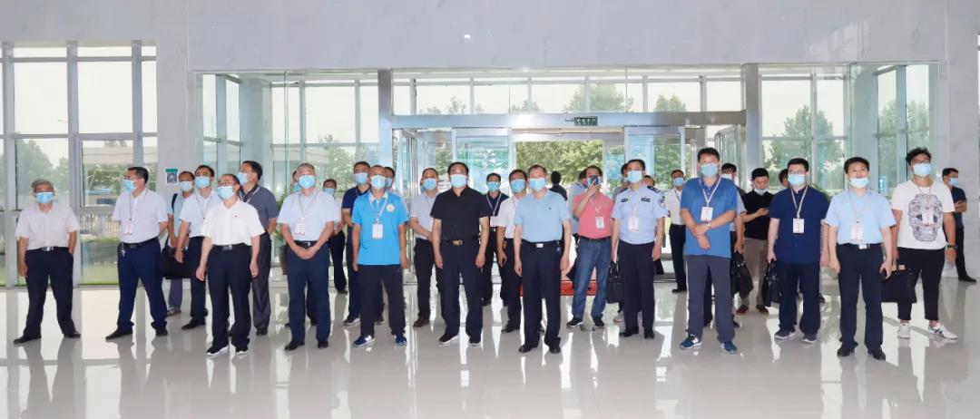 鄭州市安全生產(chǎn)雙重預(yù)防體系建設(shè)現(xiàn)場觀摩會在花花牛乳業(yè)集團(tuán)鄭州分公司召開 鄭州市安全生產(chǎn)雙重預(yù)防體系建設(shè)現(xiàn)場觀摩會在花花牛乳業(yè)集團(tuán)鄭州分公司召開