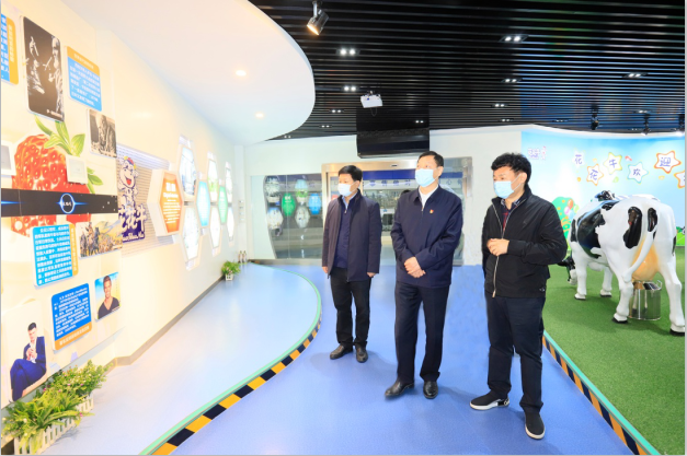 河南省委農(nóng)辦主任、農(nóng)業(yè)農(nóng)村廳廳長申延平一行調(diào)研河南花花牛乳業(yè)集團