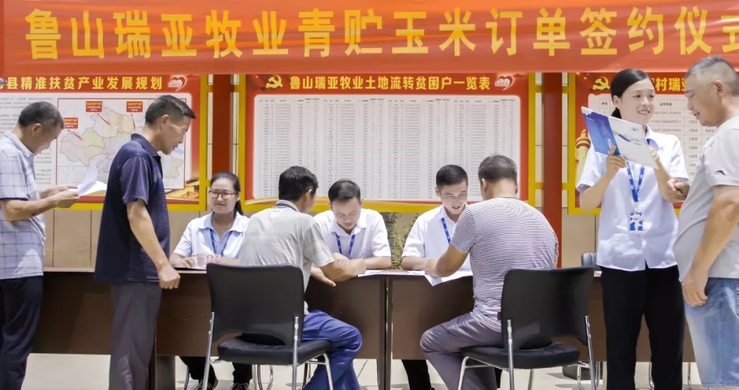 省委書記王國生到河南花花牛乳業(yè)集團·新蔡瑞亞牧業(yè)有限公司調(diào)研 省委書記王國生到河南花花牛乳業(yè)集團·新蔡瑞亞牧業(yè)有限公司調(diào)研