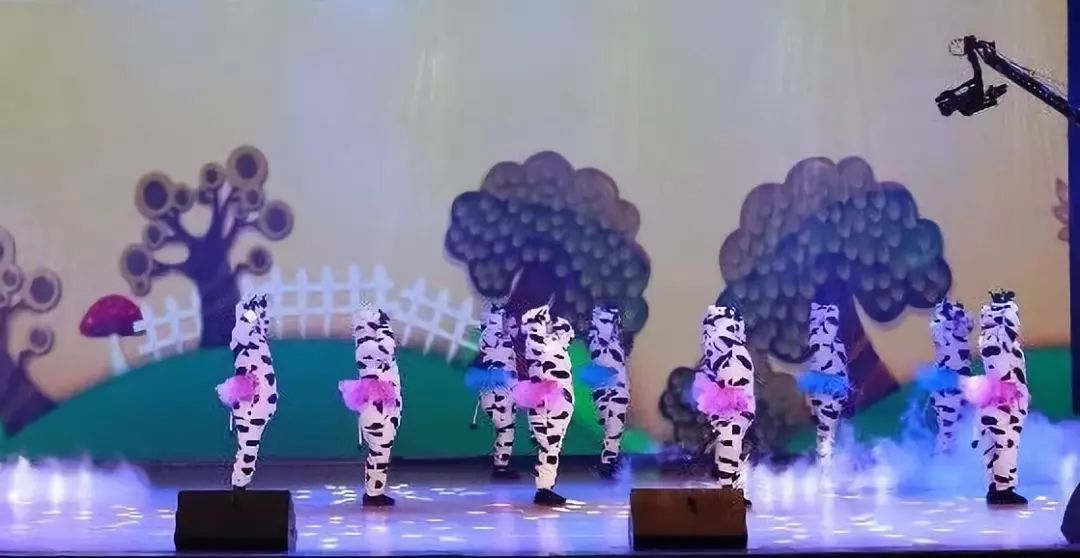 “贏在2019”，花花牛乳業(yè)集團(tuán)2019年新春晚會(huì)盛大開幕