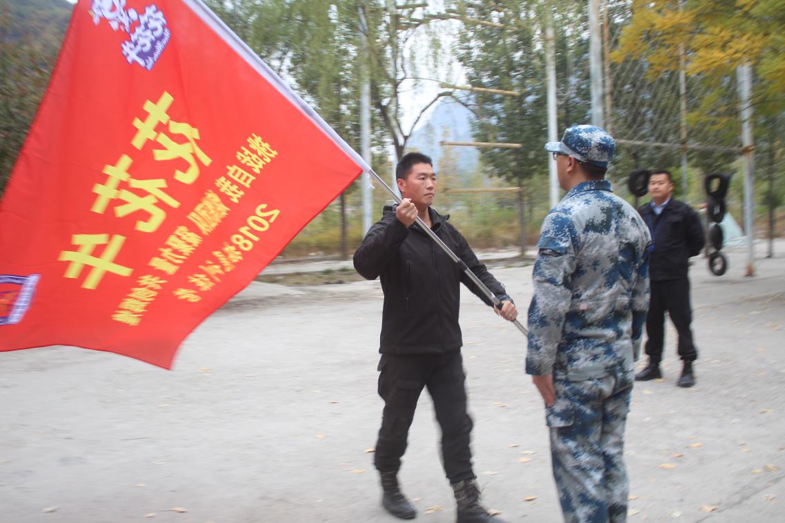 組織開(kāi)展戶外拓展訓(xùn)練活動(dòng) 組織開(kāi)展戶外拓展訓(xùn)練活動(dòng)