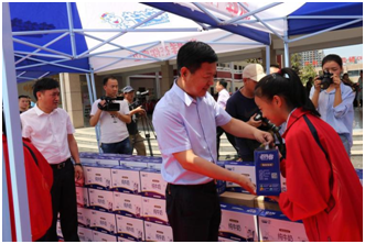 “健康中原，牛奶伴您行——花花牛乳業(yè)集團(tuán)2018中國(guó)小康牛奶行動(dòng)” 公益助學(xué)啟動(dòng)儀式隆重舉行