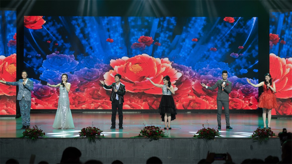 “不忘初心、聚力前行” 花花牛集團(tuán)2018迎新春聯(lián)歡會隆重舉行