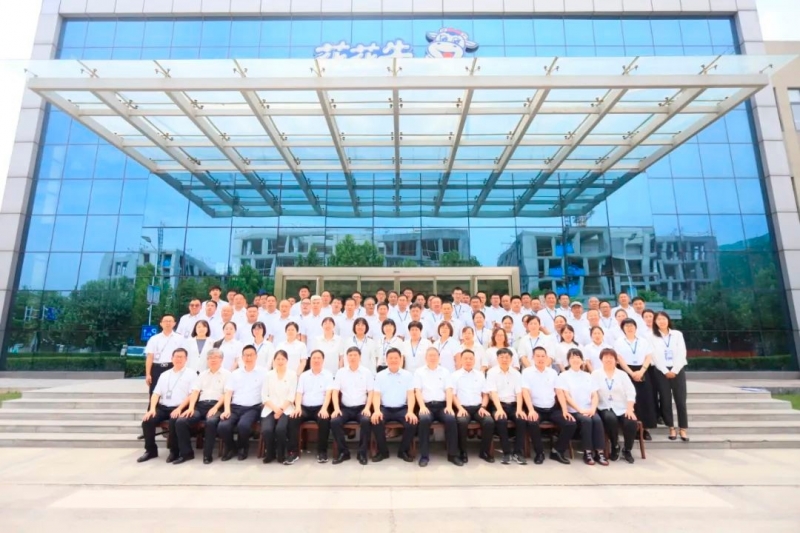 中國(guó)共產(chǎn)黨河南花花牛乳業(yè)集團(tuán)股份有限公司第二屆委員會(huì)第二次黨員大會(huì)勝利召開(kāi)