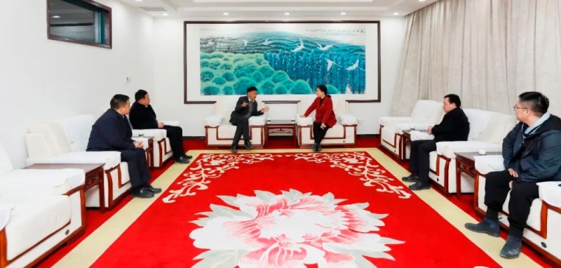 發(fā)揮產(chǎn)業(yè)優(yōu)勢 助力鄉(xiāng)村振興 | 民權縣委副書記、縣長王靜嫻會見關曉彥董事長一行