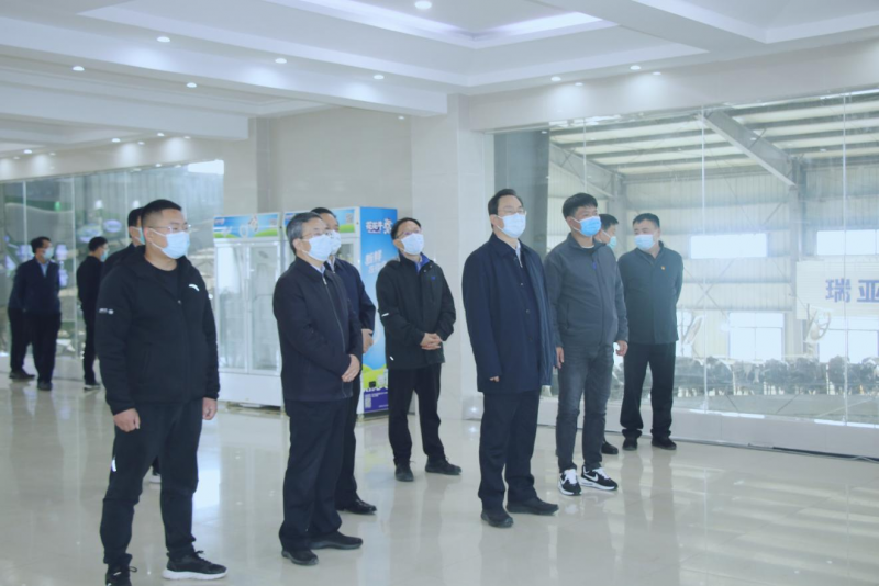 河南省人大常委會黨組書記、副主任孔昌生蒞臨花花牛魯山瑞亞牧場參觀調(diào)研