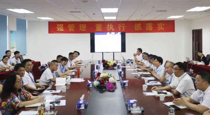 勇?lián)姑な卣齽?chuàng)新｜花花牛乳業(yè)集團(tuán)召開營銷、養(yǎng)殖及飼料月度經(jīng)營工作會(huì)議