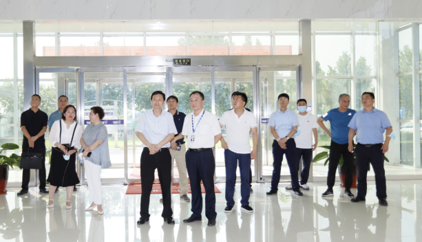 快訊|鄭州市二七區(qū)委副書記、區(qū)長虎榮鑫蒞臨河南花花牛乳業(yè)集團(tuán)調(diào)研