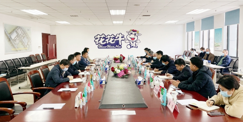 河南省委常委、副省長(zhǎng)費(fèi)東斌蒞臨 花花牛乳業(yè)集團(tuán)調(diào)研