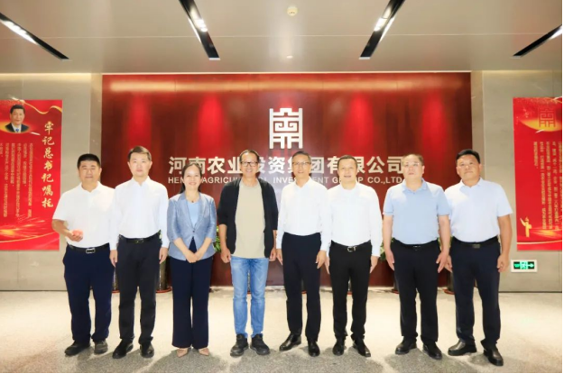 東方甄選俞敏洪先生到訪河南農(nóng)投集團(tuán)，品嘗花花牛產(chǎn)品并給予高度評價(jià)